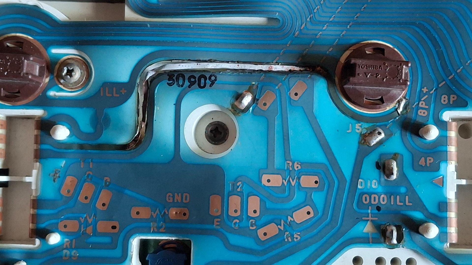 Cluster as recd rear, detail, burned flexi-PCB trace.jpg