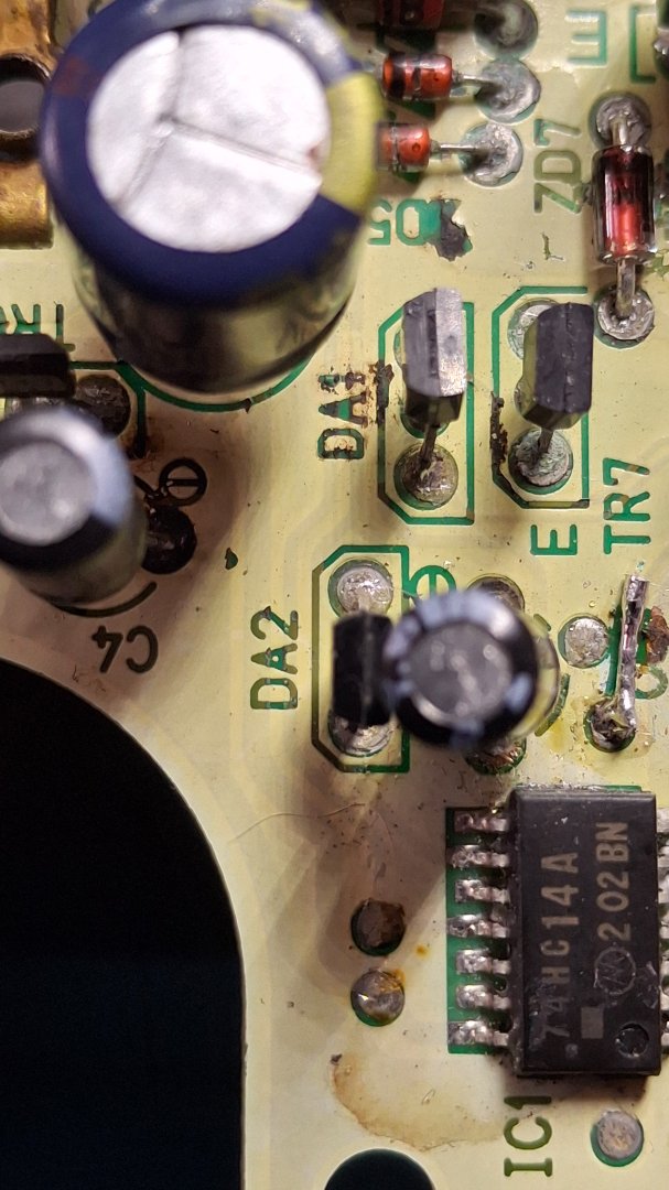 DA1 PCB track break before.jpg