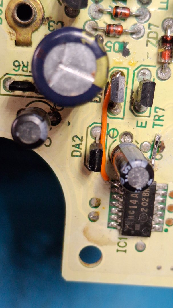 DA1 PCB track break.jpg